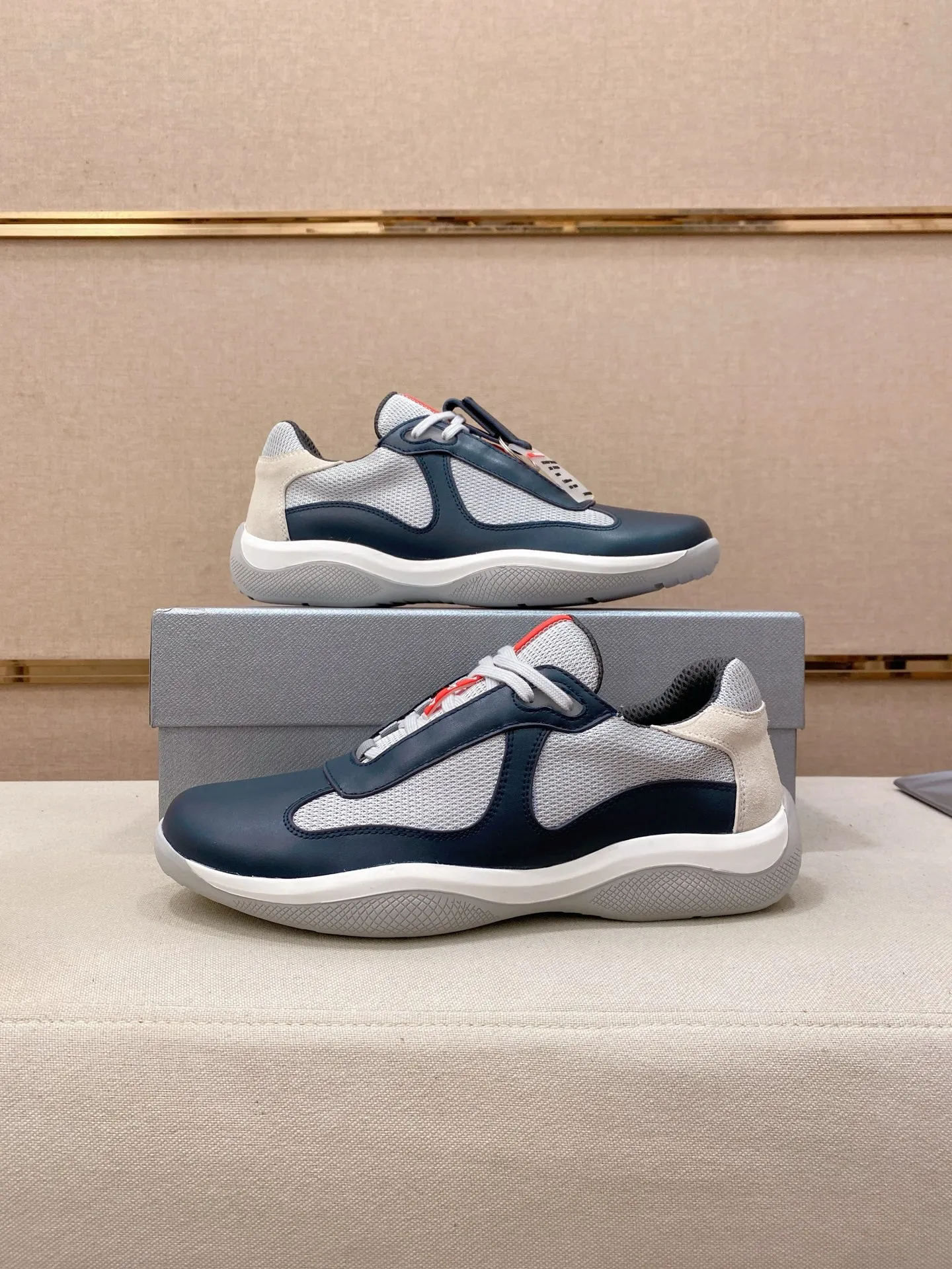 Men's shoes 💰 580💰 ✔️✔️✔️High version High-quality new PRADA (Prada) counters are launched simultaneously, new men's shoes, 😘fabrics are selected from first-layer cowhide fabrics. Lining: Imported cowhide leather lining. 👍🏿High-end☄️Open-molded non-slip rubber outsole, exquisite lines, simple and elegant, comfortable and high-end for leisure travel. Code number: 38 to 45